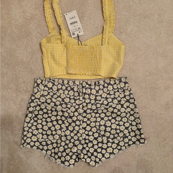Zara daisy print denim shorts / yellow gingham tank - Picture 3 of 7